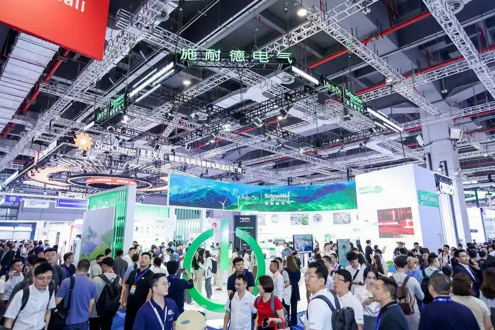 施耐德電氣亮相2025 SNEC展，助力新能源產(chǎn)業(yè)價(jià)值躍遷